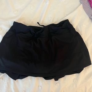 Black lululemon skirt